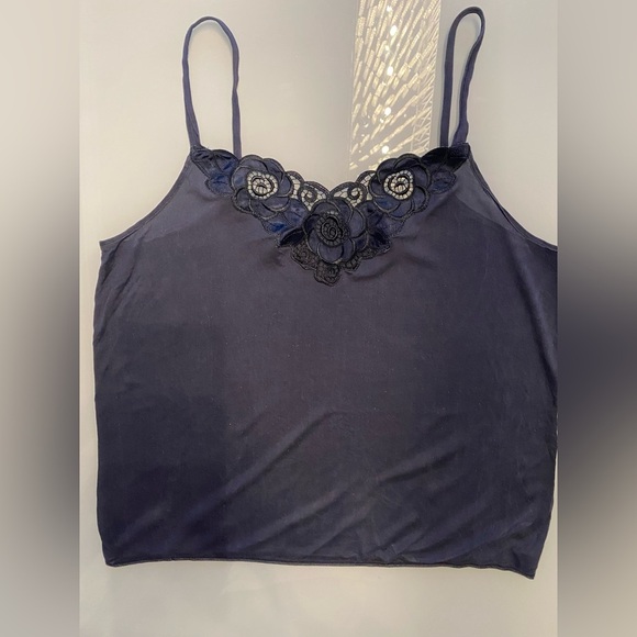 Women’s silk top - Picture 2 of 5